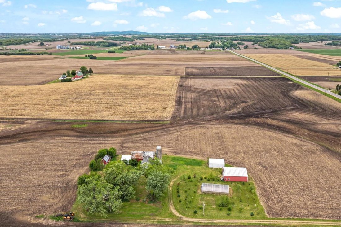 House in Cross Plains, Wisconsin, United States 2 - 18019135