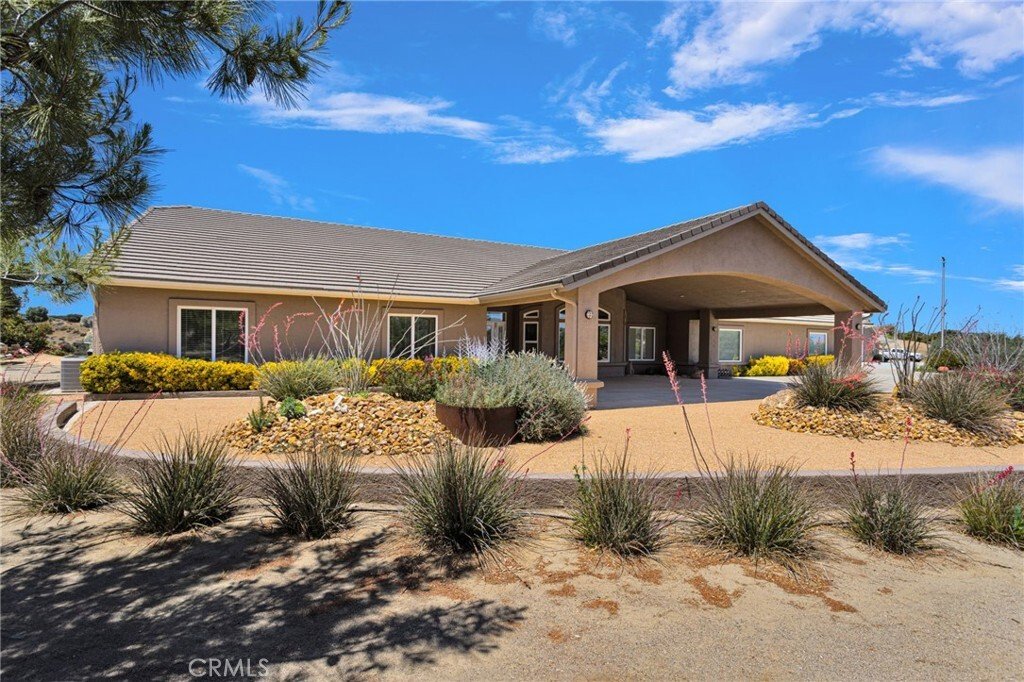House in Oak Hills, California, United States 3 - 17938440