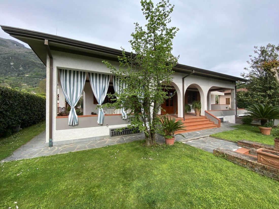 Villa in Camaiore, Tuscany, Italy 1 - 18017016