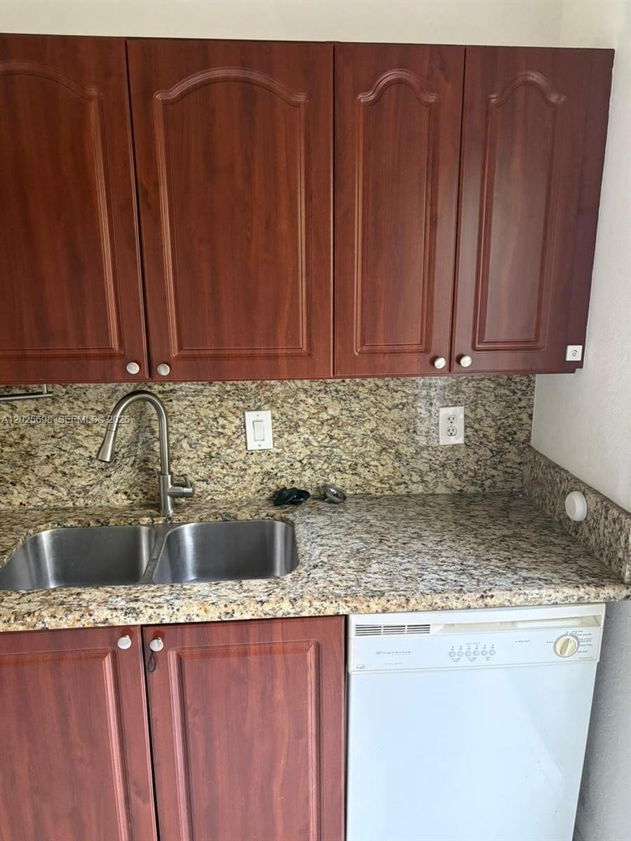 Condo in Hallandale Beach, Florida, United States 3 - 18017148
