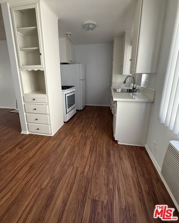 Alhambra, California, United States 4 - 18018850