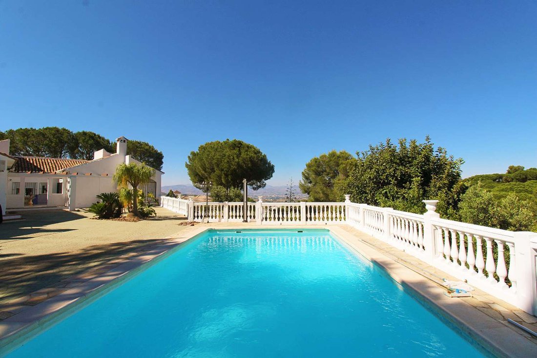 Villa in Alhaurin de la Torre, Andalusia, Spain 4 - 18020552