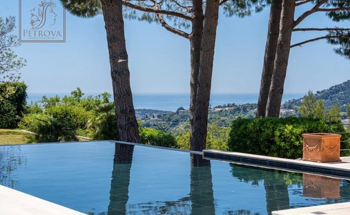 Villa in Menton, Provence-Alpes-Côte d'Azur, France 1
