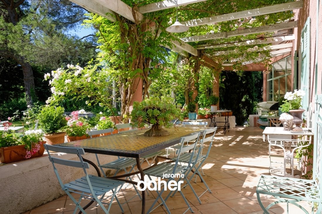 Estate in Orgon, Provence-Alpes-Côte d'Azur, France 2 - 18016317