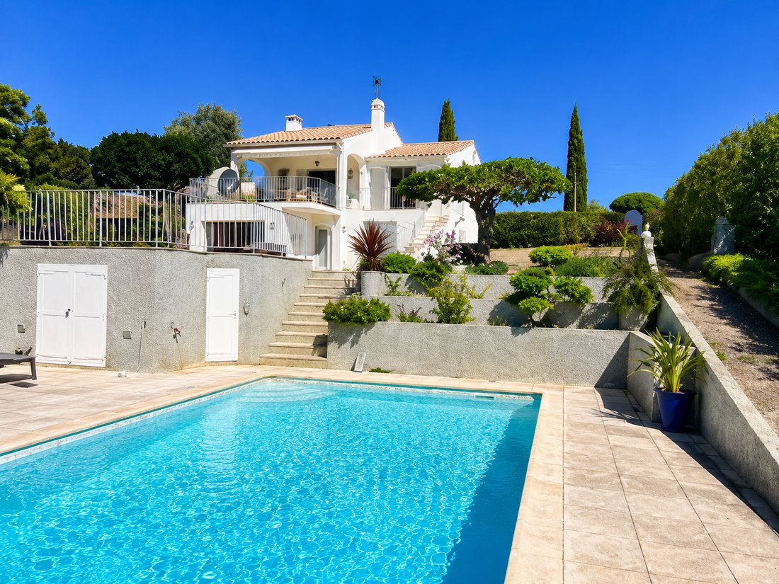 House in La Croix-Valmer, Provence-Alpes-Côte d'Azur, France 1 - 17735312
