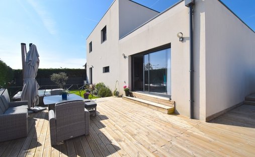 House in Est, Dardilly, France 1