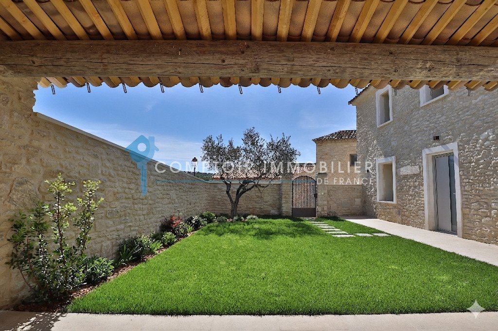 House in Gordes, Provence-Alpes-Côte d'Azur, France 3 - 18019972