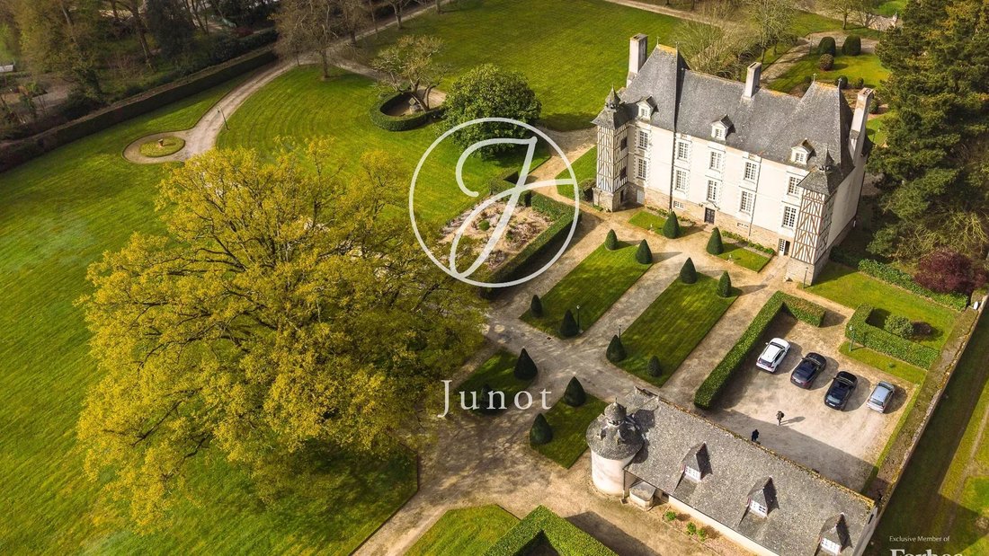 Castle in Sud, Pacé, France 1 - 18016860