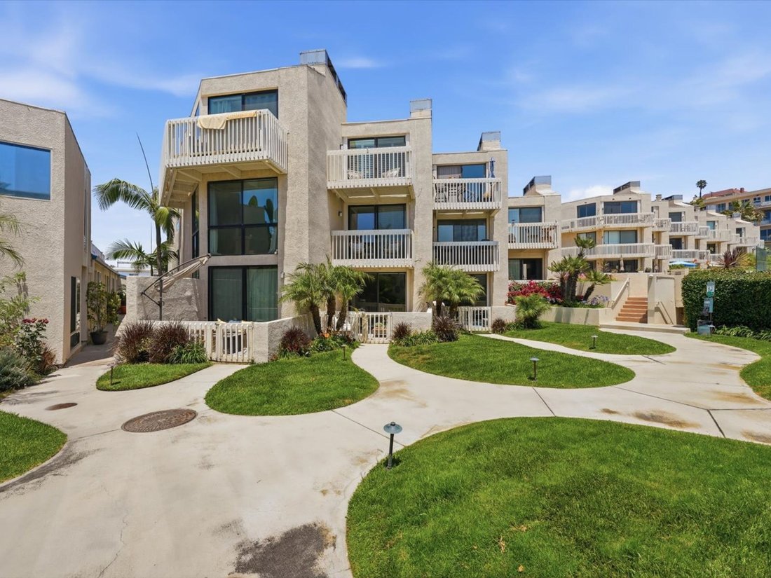 Condo in Los Angeles, California, United States 2 - 18015440