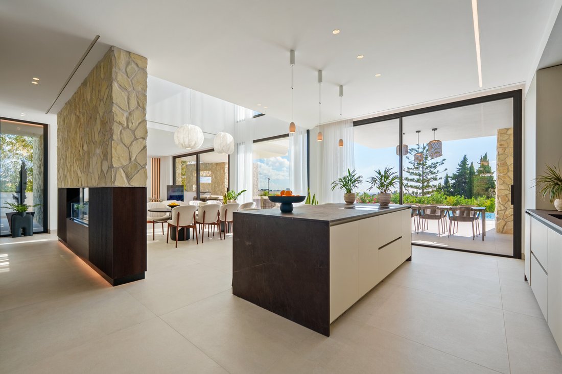 Villa in La Quinta, Benahavis, Andalusia 5 - 16696480