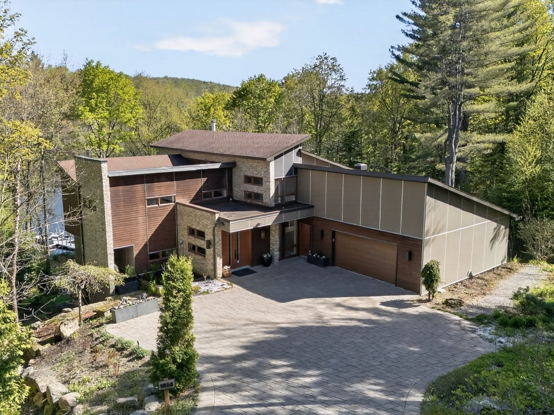 House in Saint-Sauveur, Quebec, Canada 1 - 18016918