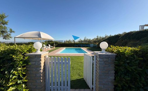 Villa a Città Sant'Angelo, Abruzzo, Italia 1