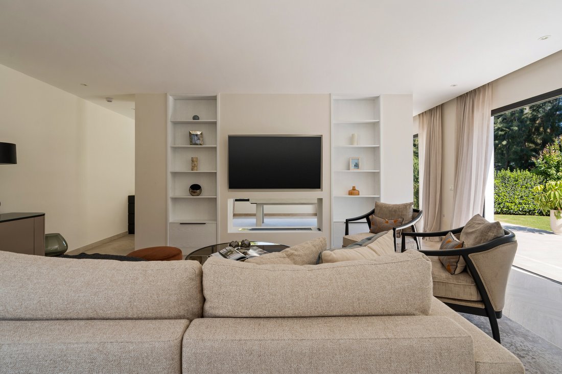 Villa in Nueva Andalucia, Marbella, Spain 3 - 17670473