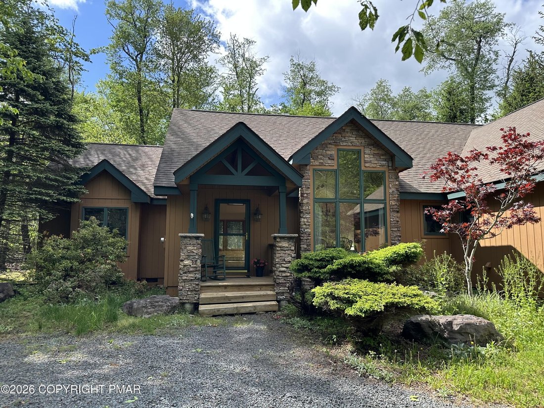 House in Pocono Pines, Pennsylvania, United States 1 - 17967971