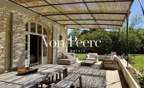 House in Saint-Rémy-de-Provence, Provence-Alpes-Côte d'Azur, France 1