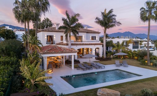 Villa in Cancelada, Estepona, Andalusien 1