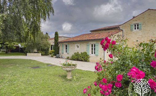 House in Beurlay, Nouvelle-Aquitaine, France 1