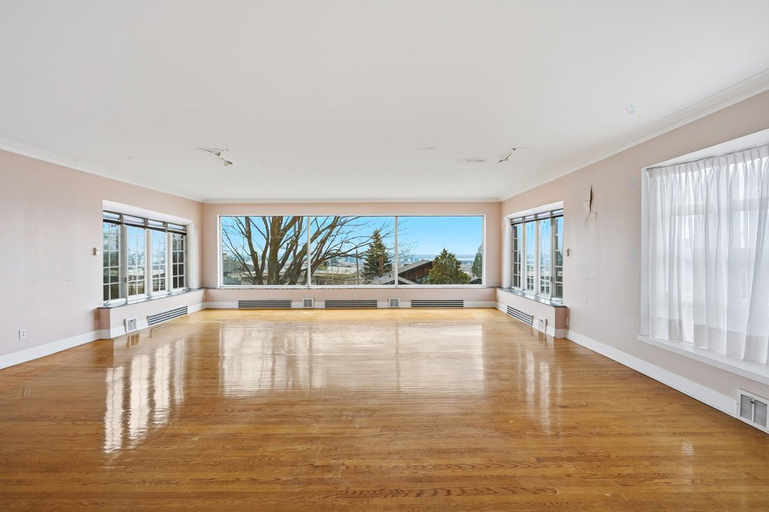 House in Montréal, Quebec, Canada 4 - 18020519