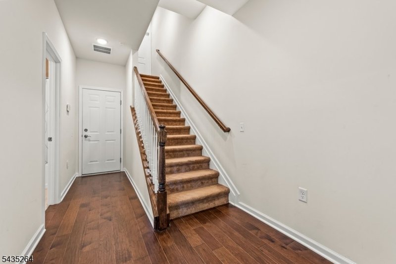 Condo in Livingston, New Jersey, United States 4 - 18021063