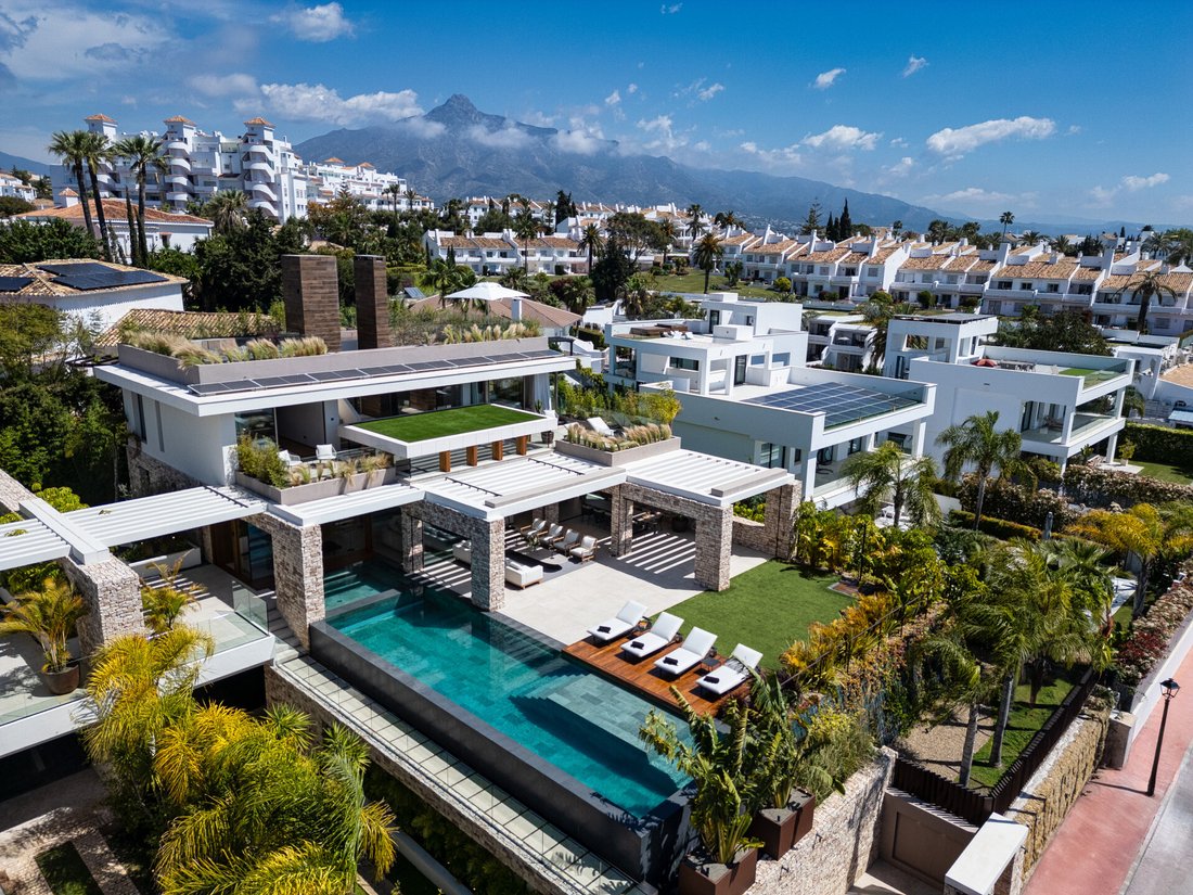 Villa in Nueva Andalucia, Marbella, Spain 2 - 15709624