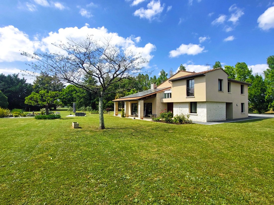 House in Triac-Lautrait, Nouvelle-Aquitaine, France 1 - 18019771