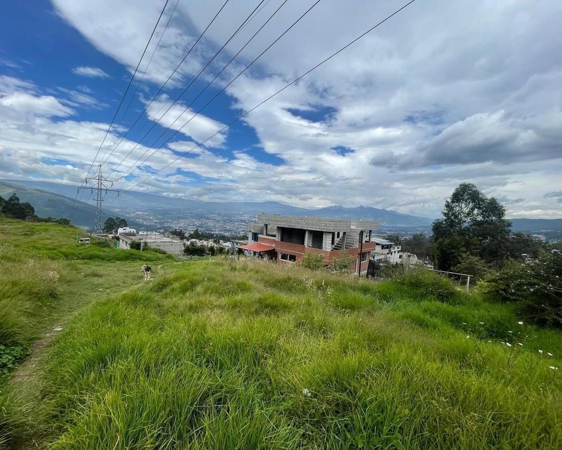 Land in Quito, Pichincha, Ecuador 1 - 18016770