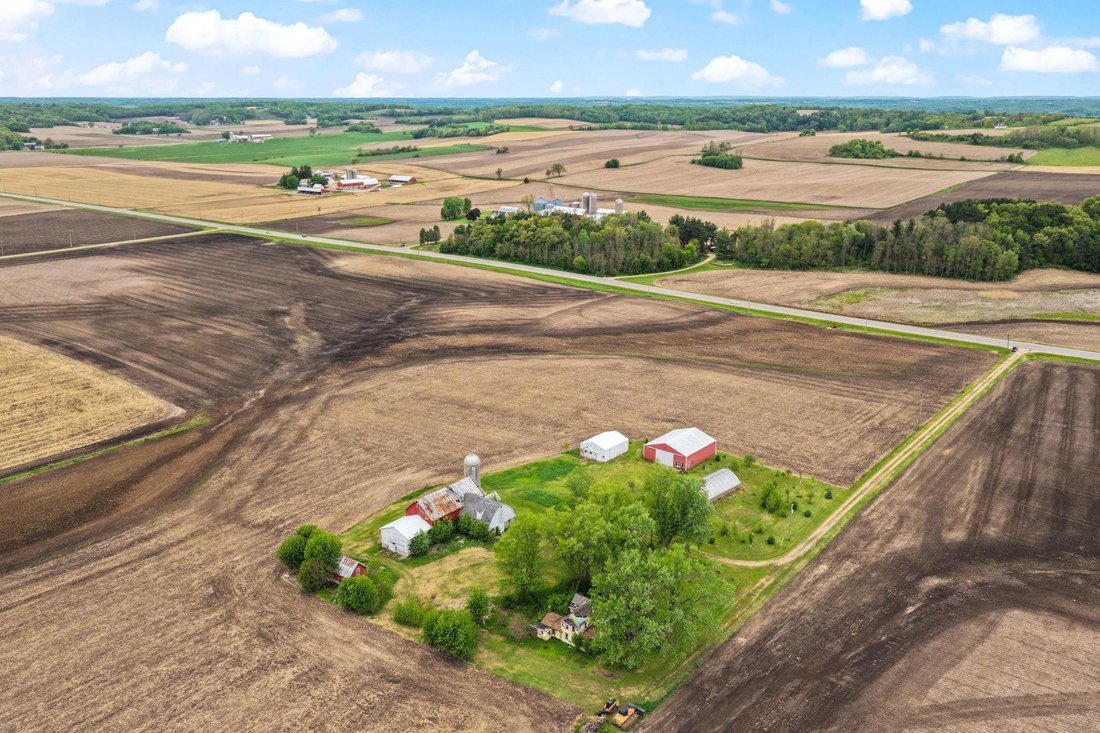 House in Cross Plains, Wisconsin, United States 3 - 18019400