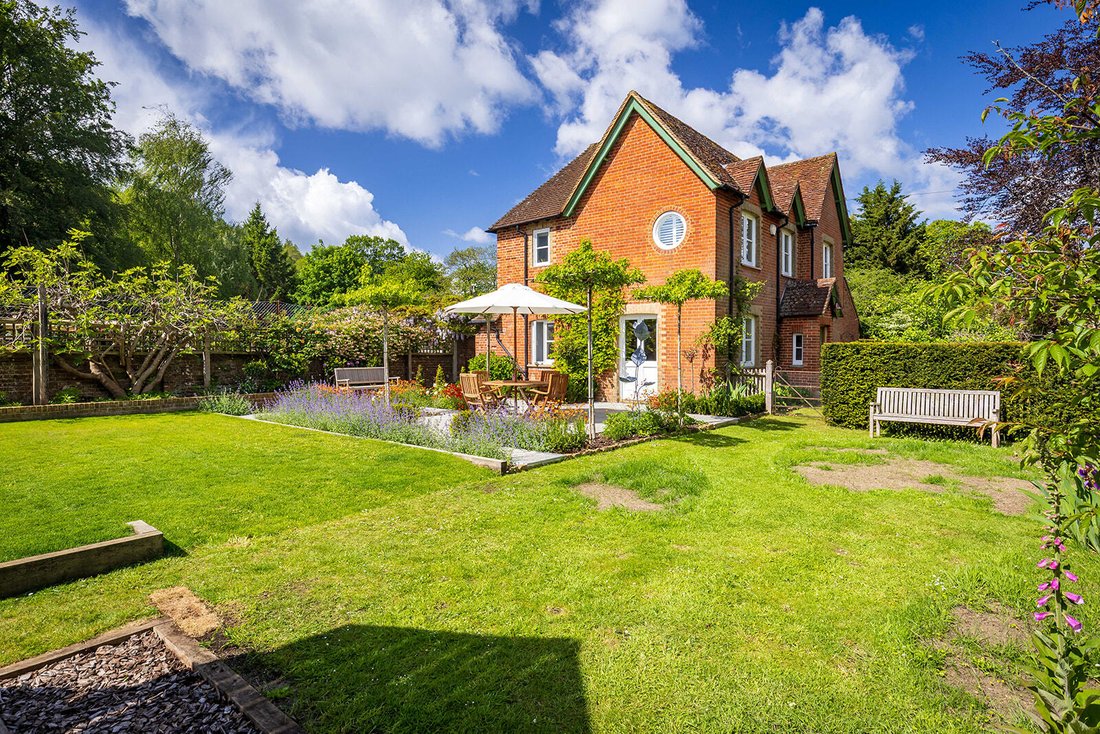 House in Guildford, England 4 - 18015685