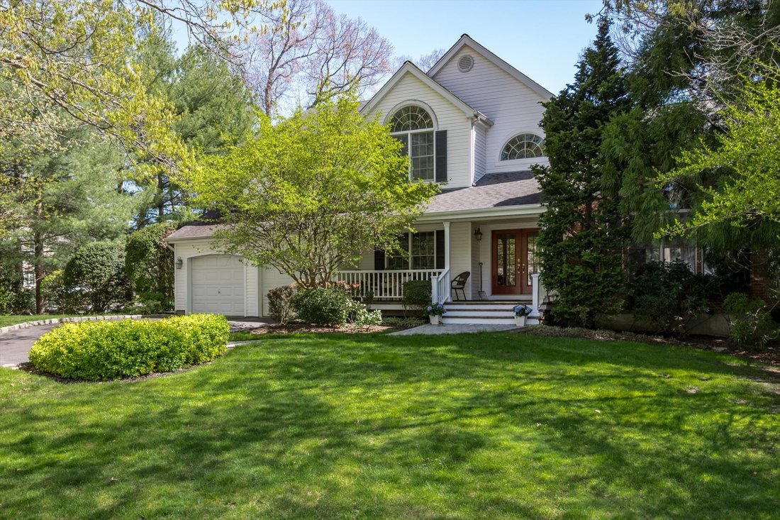 House in Huntington Station, New York, United States 1 - 18016907