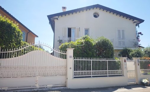 Villa in Seravezza, Tuscany, Italy 1