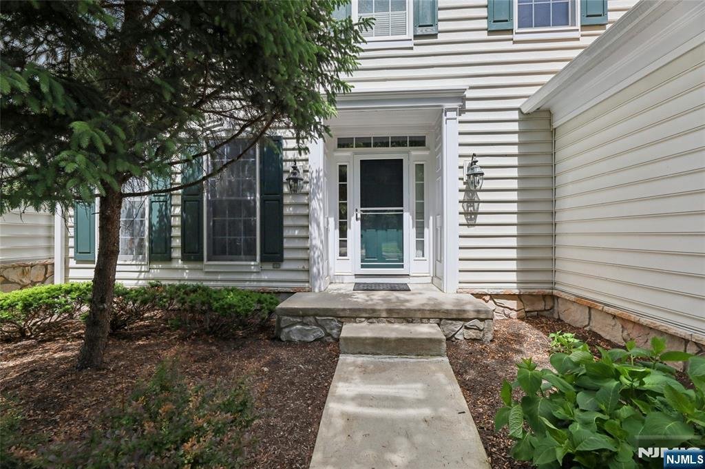 House in Paramus, New Jersey, United States 4 - 18021433