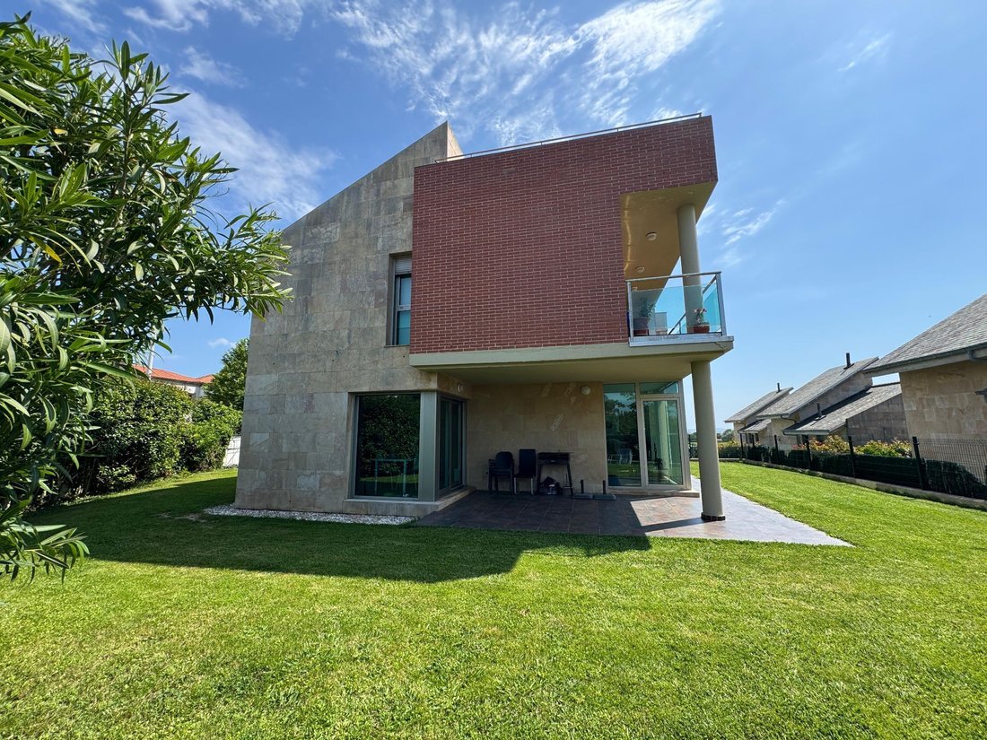 Chalet in Santa Cruz de Bezana, Cantabria, Spain 3 - 16668707