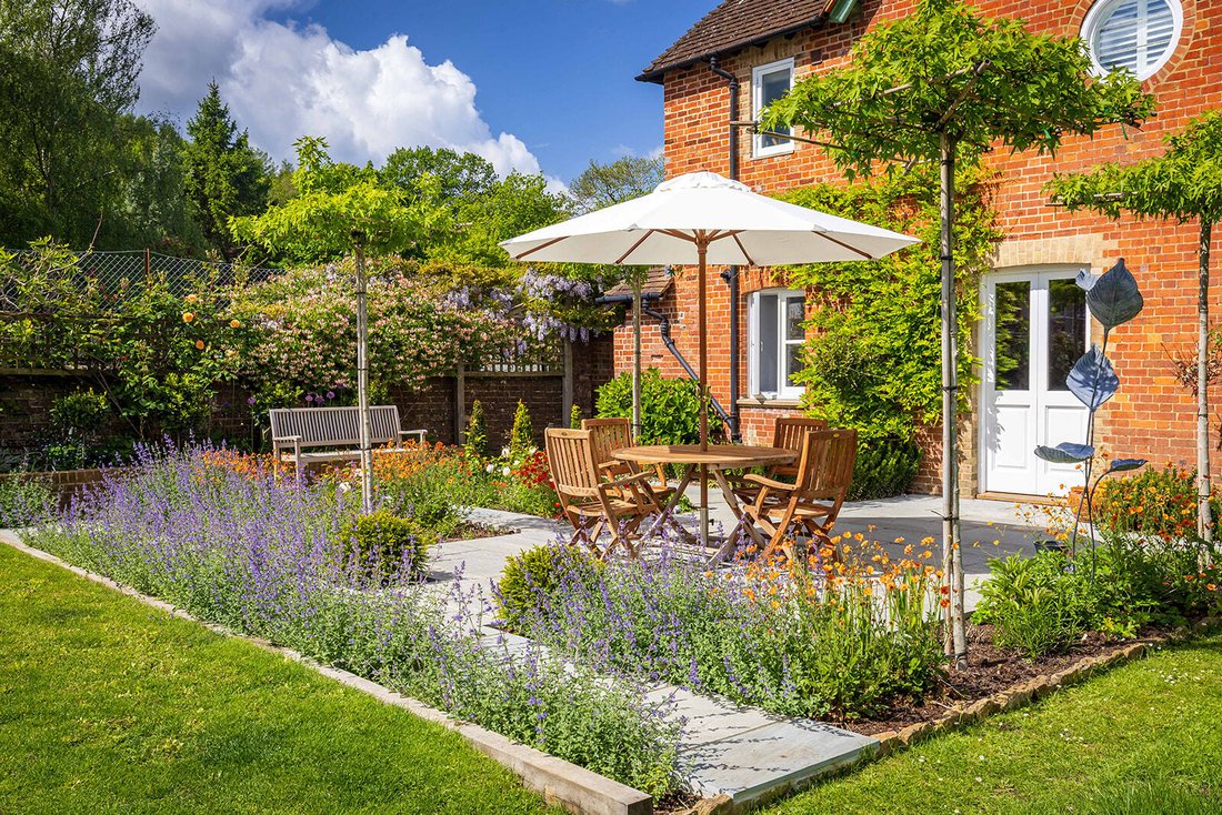 House in Guildford, England 3 - 18015685