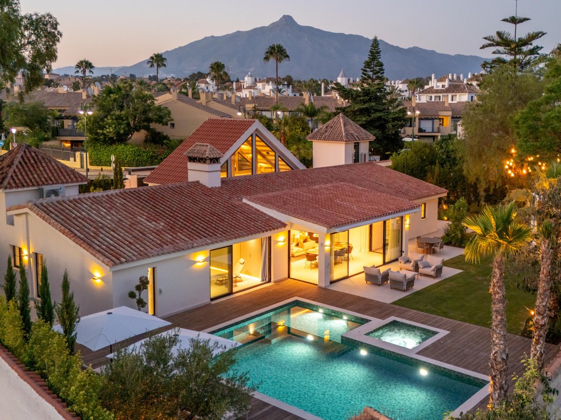 Villa in Puerto Banus, Marbella, Spain 1 - 16386676