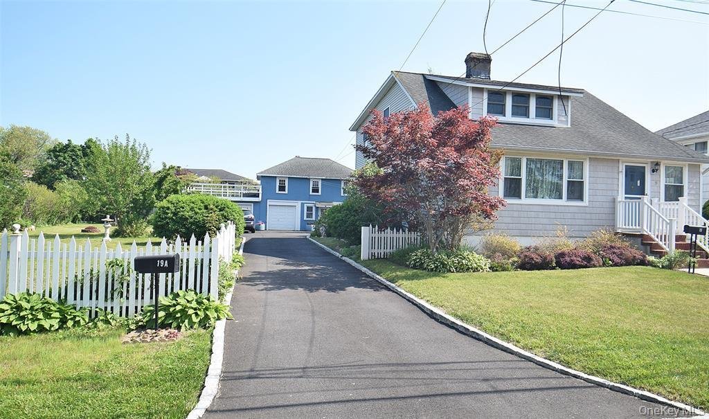 House in Lindenhurst, New York, United States 1 - 18018694
