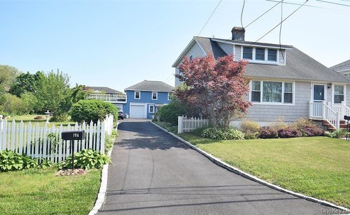 House in Lindenhurst, New York, United States 1
