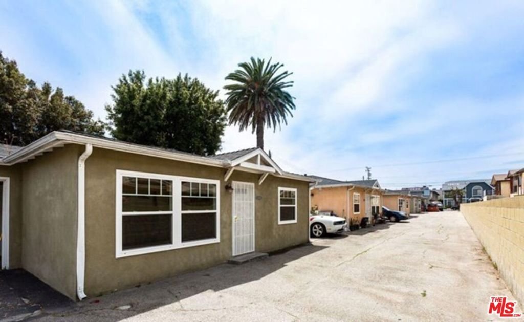 Hawthorne, California, United States 2 - 18018849