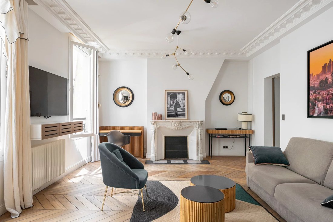 Apartment in Odéon, Paris 6e Arrondissement, Paris 1 - 18015833