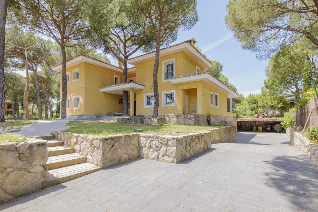Villa in Pozuelo de Alarcon, Comunidad de Madrid, Spain 3 - 18019183