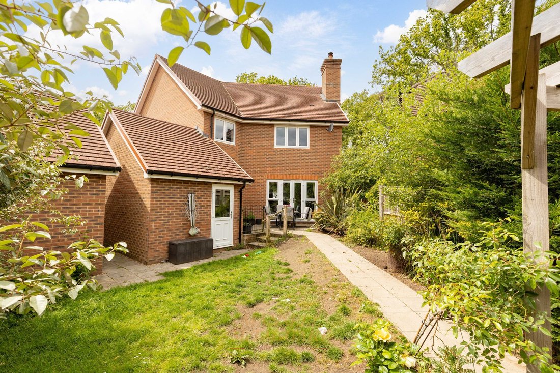 House in Crawley Down, England 1 - 18016969