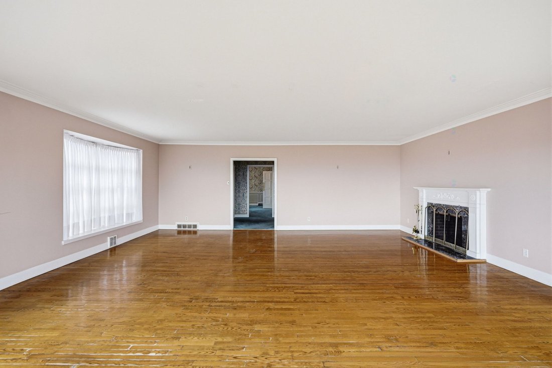 House in Montréal, Quebec, Canada 5 - 18020519