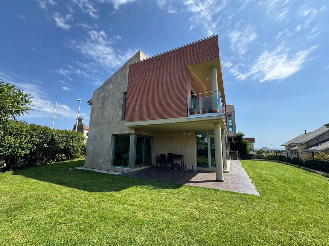 Chalet in Santa Cruz de Bezana, Cantabria, Spain 1 - 16668707