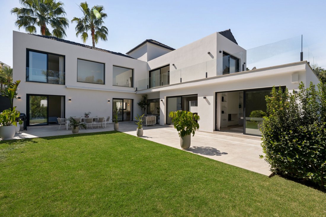 Villa in Nueva Andalucia, Marbella, Spain 2 - 17670473