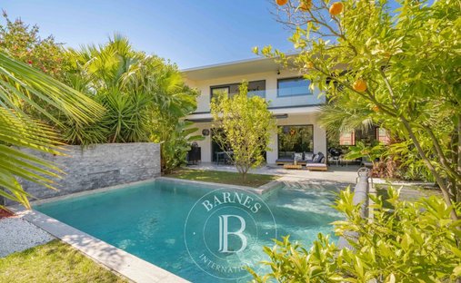 Villa in Tassigny, Cannes, France 1