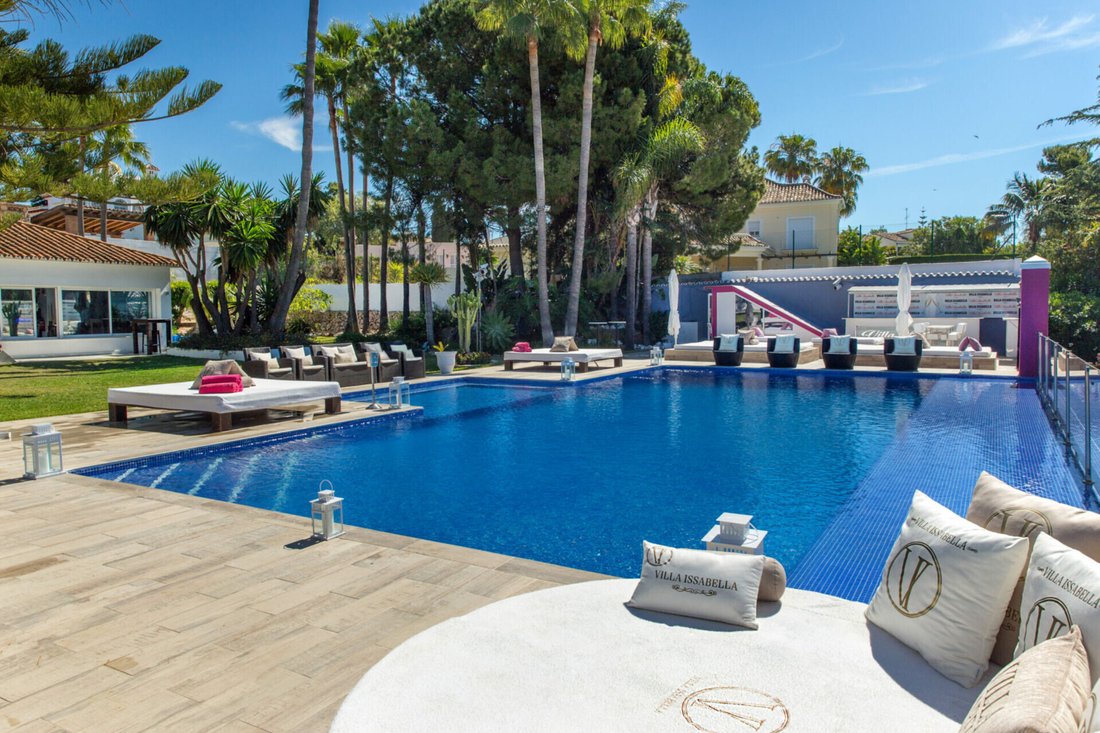 Villa in Elviria-Cabopino, Marbella, Spain 1 - 12263511