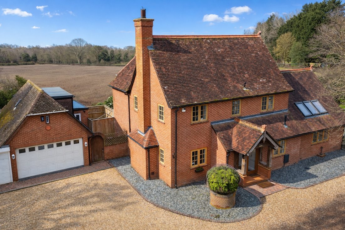 House in Bransgore, England 1 - 18015731