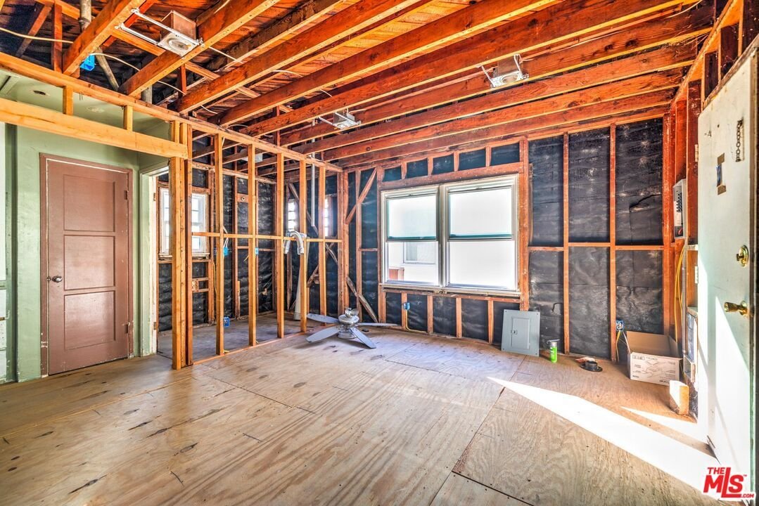 Los Angeles, California, United States 5 - 18017110