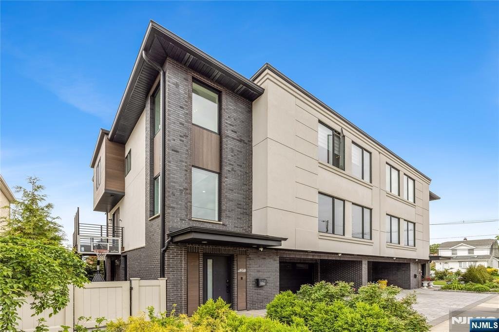 Condo in Palisades Park, New Jersey, United States 1 - 18017796