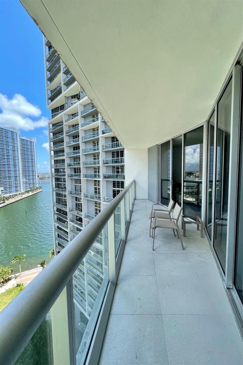 Condo in Miami, Florida, United States 4 - 18017155