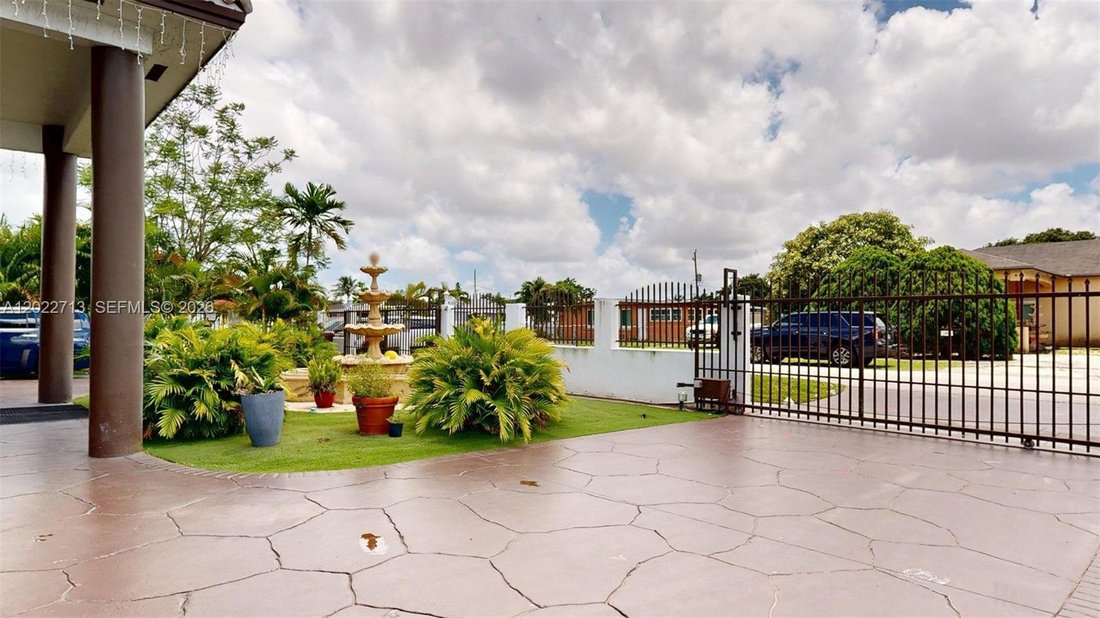 House in Hialeah, Florida, United States 5 - 17971900